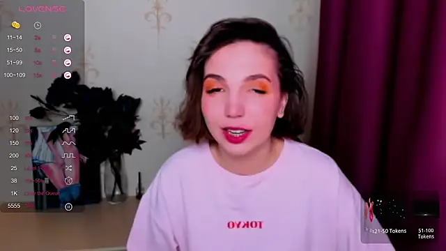 Snapshot of KindHazelHere_ chatting on 10-05-25, 08:12 KindHazelHere online show from 10-05-25, 08:12