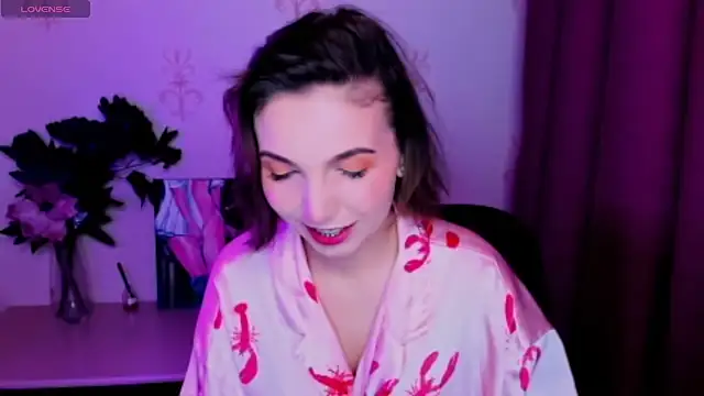 Snapshot of KindHazelHere_ chatting on 10-15-25, 02:06 KindHazelHere online show from 10-15-25, 02:06