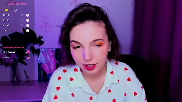 Snapshot of KindHazelHere_ chatting on 10-18-25, 08:15 KindHazelHere online show from 10-18-25, 08:15