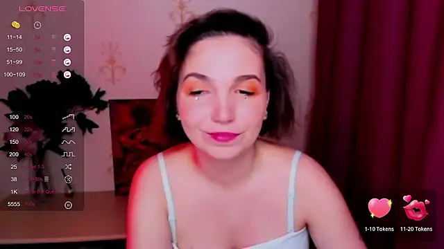 Snapshot of KindHazelHere_ chatting on 10-19-25, 08:15 KindHazelHere online show from 10-19-25, 08:15