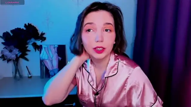 Snapshot of KindHazelHere_ chatting on 10-20-25, 08:15 KindHazelHere online show from 10-20-25, 08:15