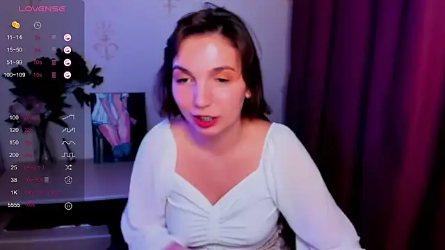 Snapshot of KindHazelHere_ chatting on 10-21-25, 09:15 KindHazelHere online show from 10-21-25, 09:15