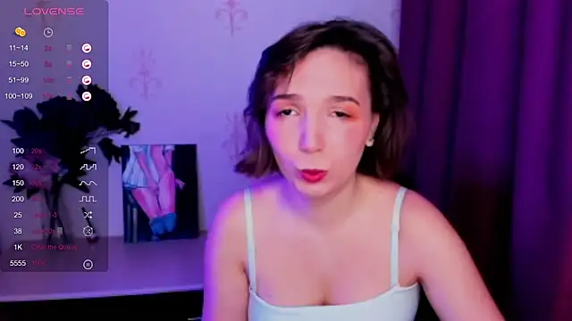 Snapshot of KindHazelHere_ chatting on 10-25-25, 08:22 KindHazelHere online show from 10-25-25, 08:22