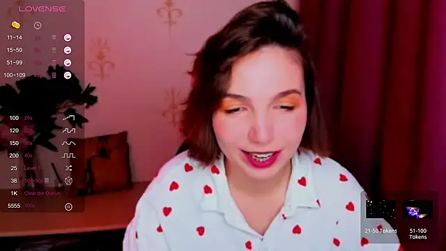 Snapshot of KindHazelHere_ chatting on 10-26-25, 08:20 KindHazelHere online show from 10-26-25, 08:20