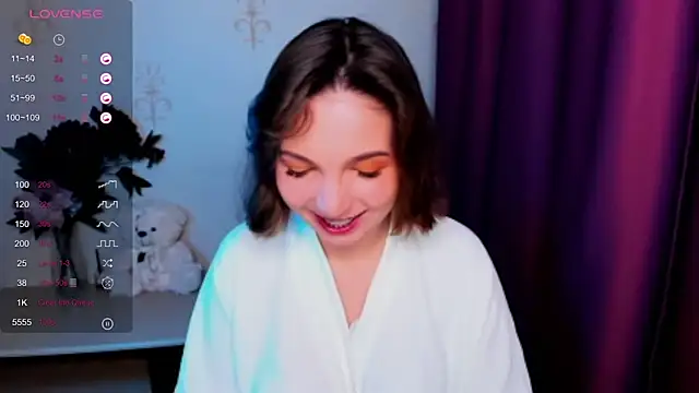 Snapshot of KindHazelHere_ chatting on 11-18-25, 09:14 KindHazelHere online show from 11-18-25, 09:14