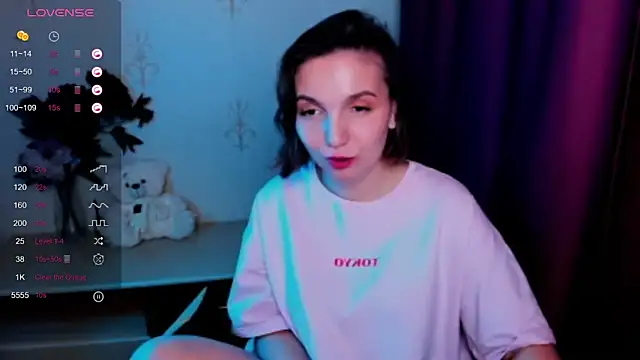 Snapshot of KindHazelHere_ chatting on 11-19-25, 10:10 KindHazelHere online show from 11-19-25, 10:10