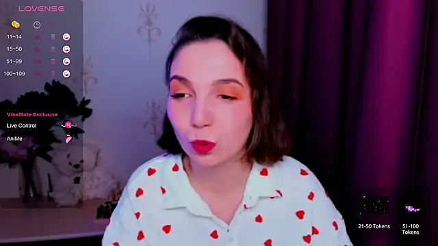 Snapshot of KindHazelHere_ chatting on 11-28-25, 12:24 KindHazelHere online show from 11-28-25, 12:24