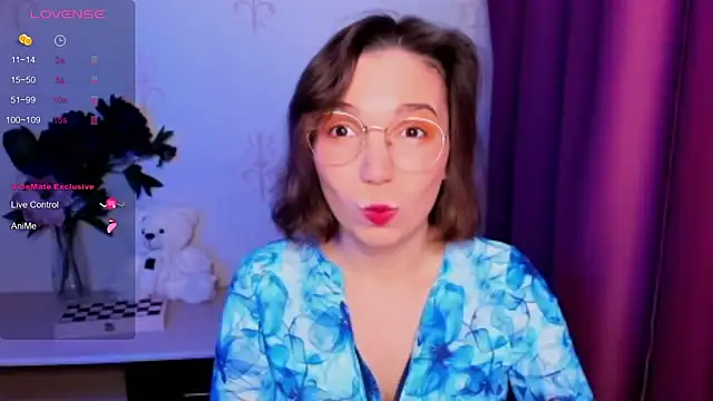 Snapshot of KindHazelHere_ chatting on 12-18-25, 10:54 KindHazelHere online show from 12-18-25, 10:54