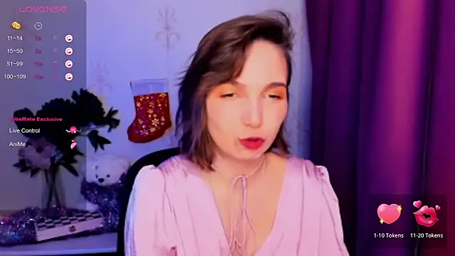 Snapshot of KindHazelHere_ chatting on 12-19-25, 04:25 KindHazelHere online show from 12-19-25, 04:25