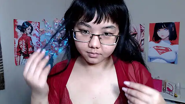 Snapshot of Moertomlly chatting on 09-21-25, 04:14 Moertomlly online show from 09-21-25, 04:14