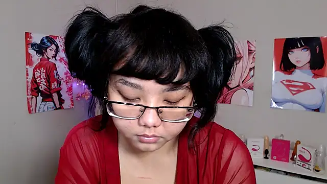 Snapshot of Moertomlly chatting on 10-10-25, 04:44 Moertomlly online show from 10-10-25, 04:44