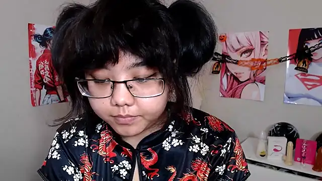 Snapshot of Moertomlly chatting on 10-31-25, 04:35 Moertomlly online show from 10-31-25, 04:35