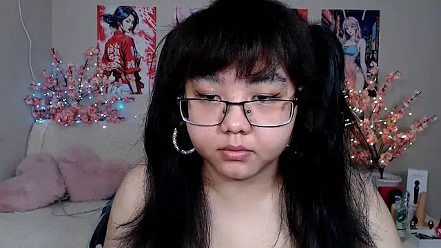 Snapshot of Moertomlly chatting on 04-27-26, 03:48 Moertomlly online show from 04-27-26, 03:48