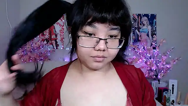 Snapshot of Moertomlly chatting on 04-29-26, 03:32 Moertomlly online show from 04-29-26, 03:32