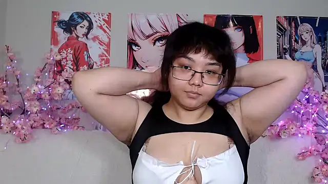 Snapshot of Moertomlly chatting on 05-29-26, 05:05 Moertomlly online show from 05-29-26, 05:05