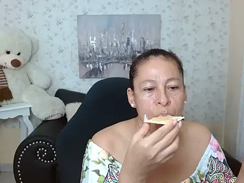 mature martina online show from 04-18-26, 10:32