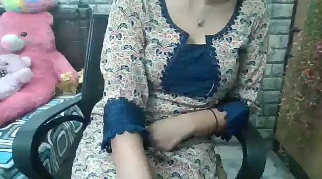 Snapshot of Sexy_iknoor chatting on 02-06-25, 04:31 Sexy iknoor online show from 02-06-25, 04:31