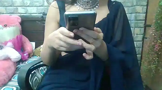 Snapshot of Sexy_iknoor chatting on 02-08-25, 04:57 Sexy iknoor online show from 02-08-25, 04:57