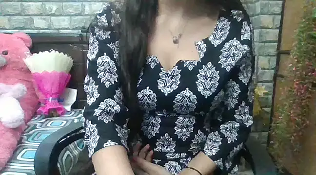 Snapshot of Sexy_iknoor chatting on 02-13-25, 04:43 Sexy iknoor online show from 02-13-25, 04:43