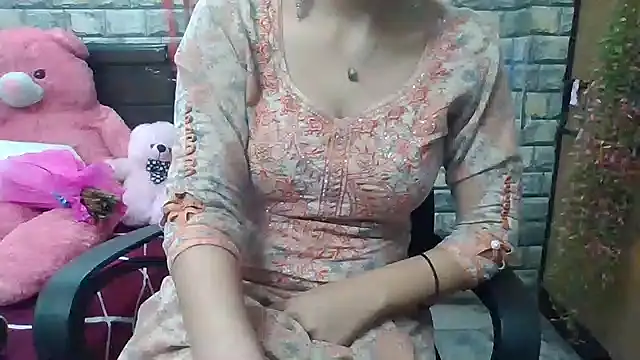 Snapshot of Sexy_iknoor chatting on 02-16-25, 05:04 Sexy iknoor online show from 02-16-25, 05:04