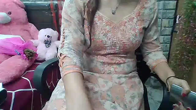 Snapshot of Sexy_iknoor chatting on 02-16-25, 11:16 Sexy iknoor online show from 02-16-25, 11:16