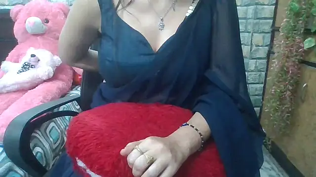 Snapshot of Sexy_iknoor chatting on 03-13-25, 10:47 Sexy iknoor online show from 03-13-25, 10:47