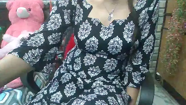 Snapshot of Sexy_iknoor chatting on 03-17-25, 10:49 Sexy iknoor online show from 03-17-25, 10:49