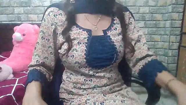 Snapshot of Sexy_iknoor chatting on 09-18-25, 04:14 Sexy iknoor online show from 09-18-25, 04:14