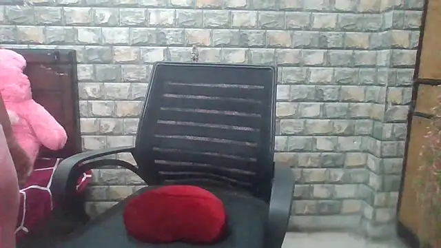 Snapshot of Sexy_iknoor chatting on 09-25-25, 04:05 Sexy iknoor online show from 09-25-25, 04:05