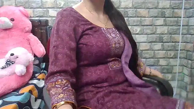 Snapshot of Sexy_iknoor chatting on 11-25-25, 04:23 Sexy iknoor online show from 11-25-25, 04:23