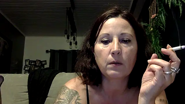 Snapshot of feline27 chatting on 11-12-25, 10:41 feline27 online show from 11-12-25, 10:41