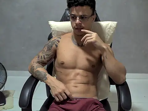 Snapshot of Gust027 chatting on 04-13-26, 02:28 Gust027 online show from 04-13-26, 02:28