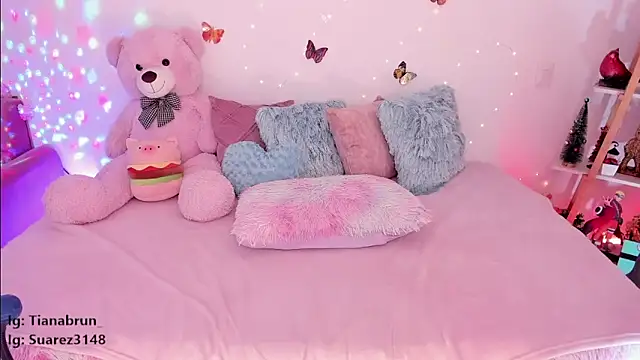 Snapshot of Zara_uwu_ chatting on 03-11-25, 02:51 Zara uwu online show from 03-11-25, 02:51