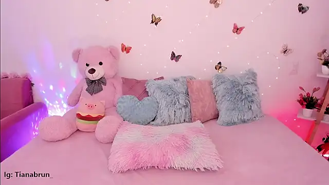 Snapshot of Zara_uwu_ chatting on 11-22-25, 12:15 Zara uwu online show from 11-22-25, 12:15