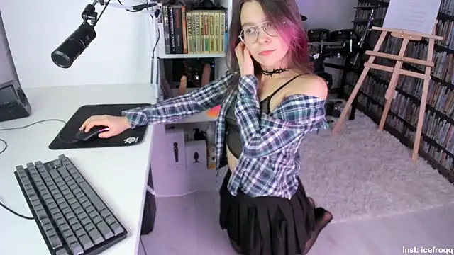 Snapshot of icefroqq chatting on 01-22-25, 09:43 icefroqq online show from 01-22-25, 09:43