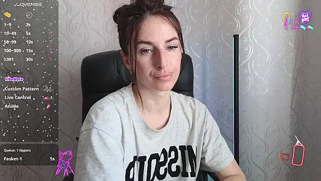 xx adrihanna xx online show from 05-17-26, 06:00