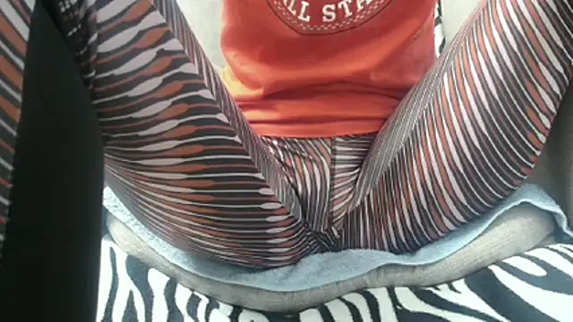 Snapshot of Web_Lady chatting on 11-21-25, 10:25 Web Lady online show from 11-21-25, 10:25