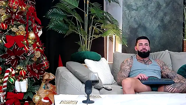 Snapshot of masterkingofmusclee chatting on 12-17-25, 09:54 masterkingofmusclee online show from 12-17-25, 09:54