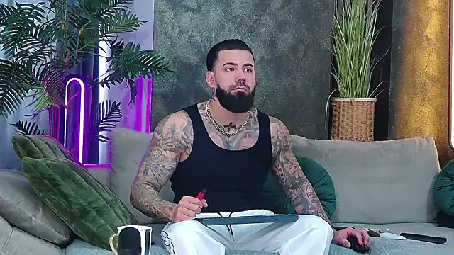 Snapshot of masterkingofmusclee chatting on 02-05-26, 07:57 masterkingofmusclee online show from 02-05-26, 07:57