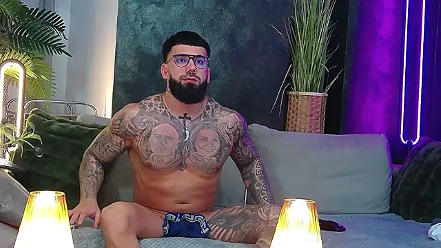 Snapshot of masterkingofmusclee chatting on 03-11-26, 08:59 masterkingofmusclee online show from 03-11-26, 08:59