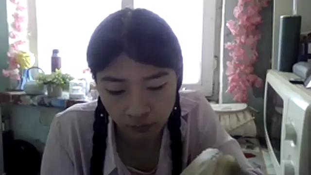 CarlyJoy online show from 04-06-26, 09:43