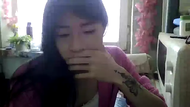 CarlyJoy online show from 04-18-26, 10:52