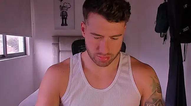 Snapshot of paul_rogerr chatting on 02-13-25, 04:50 paul rogerr online show from 02-13-25, 04:50