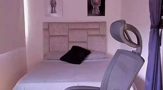 Snapshot of paul_rogerr chatting on 02-16-25, 04:53 paul rogerr online show from 02-16-25, 04:53