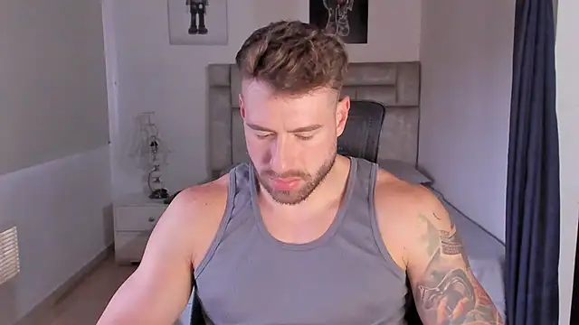 Snapshot of paul_rogerr chatting on 09-11-25, 10:21 paul rogerr online show from 09-11-25, 10:21