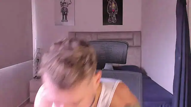 Snapshot of paul_rogerr chatting on 10-11-25, 02:37 paul rogerr online show from 10-11-25, 02:37