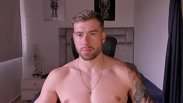 Snapshot of paul_rogerr chatting on 10-18-25, 04:52 paul rogerr online show from 10-18-25, 04:52