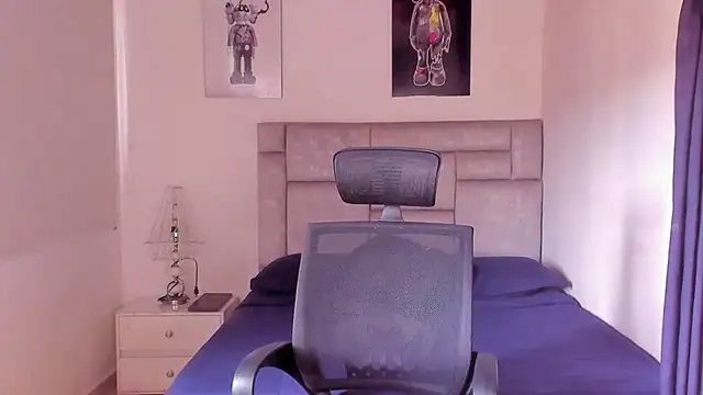 Snapshot of paul_rogerr chatting on 10-25-25, 03:18 paul rogerr online show from 10-25-25, 03:18