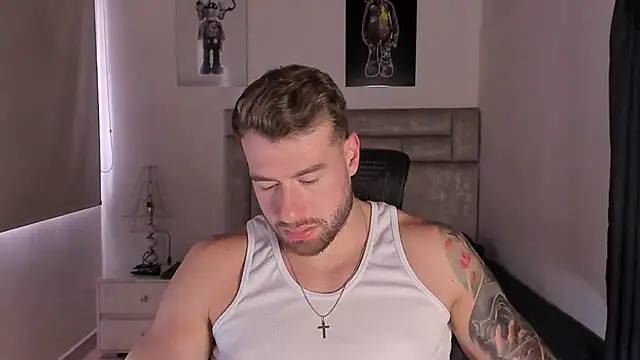 Snapshot of paul_rogerr chatting on 10-26-25, 08:37 paul rogerr online show from 10-26-25, 08:37