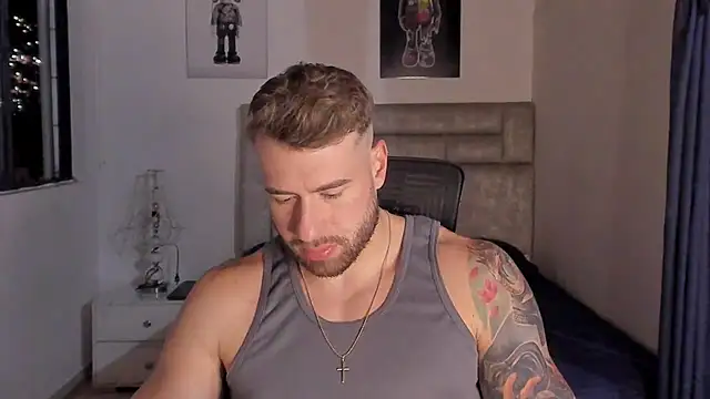 Snapshot of paul_rogerr chatting on 10-28-25, 02:26 paul rogerr online show from 10-28-25, 02:26